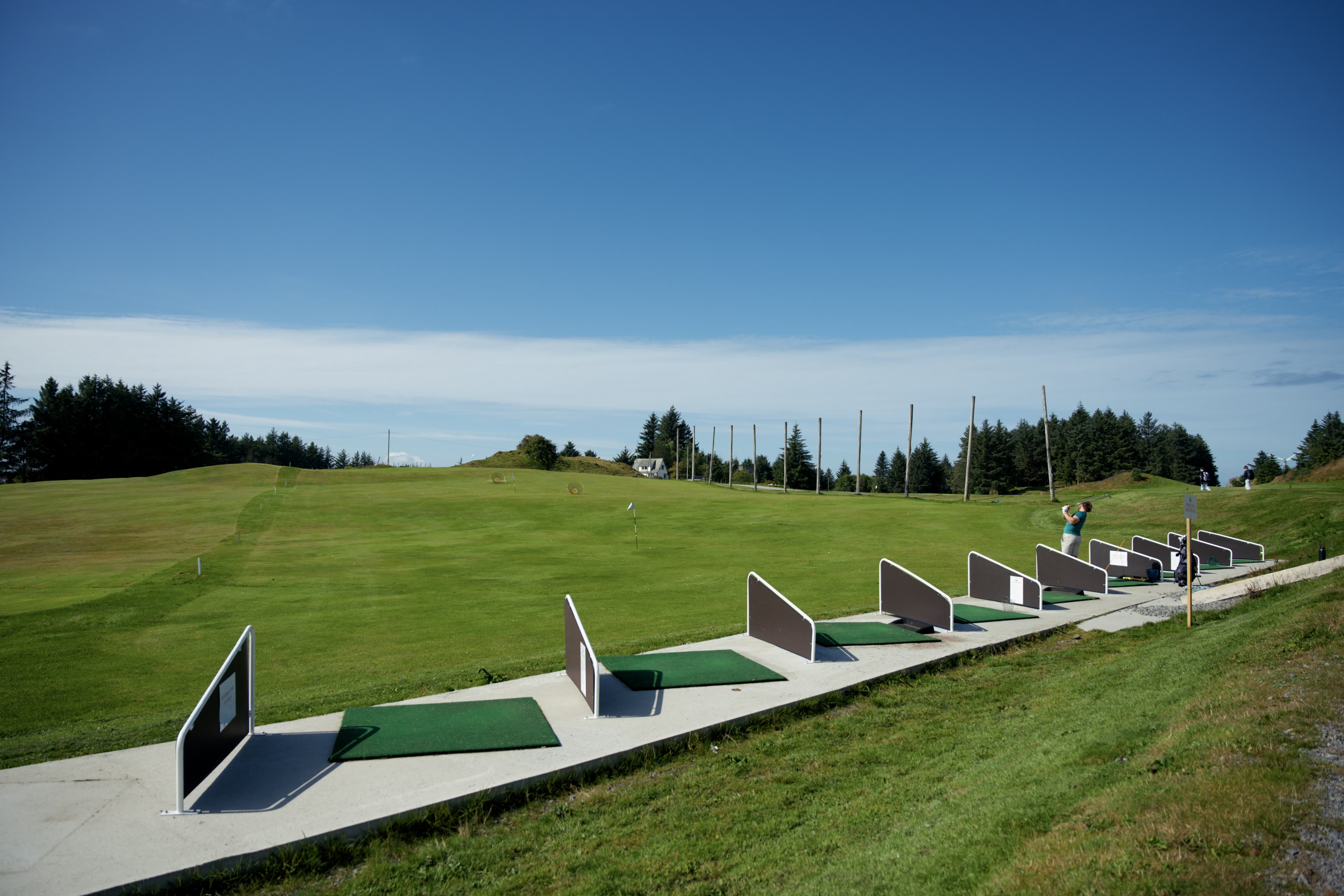 Utslagsplassene på driving rangen, der deler av Veien til Golf-kurset holdes